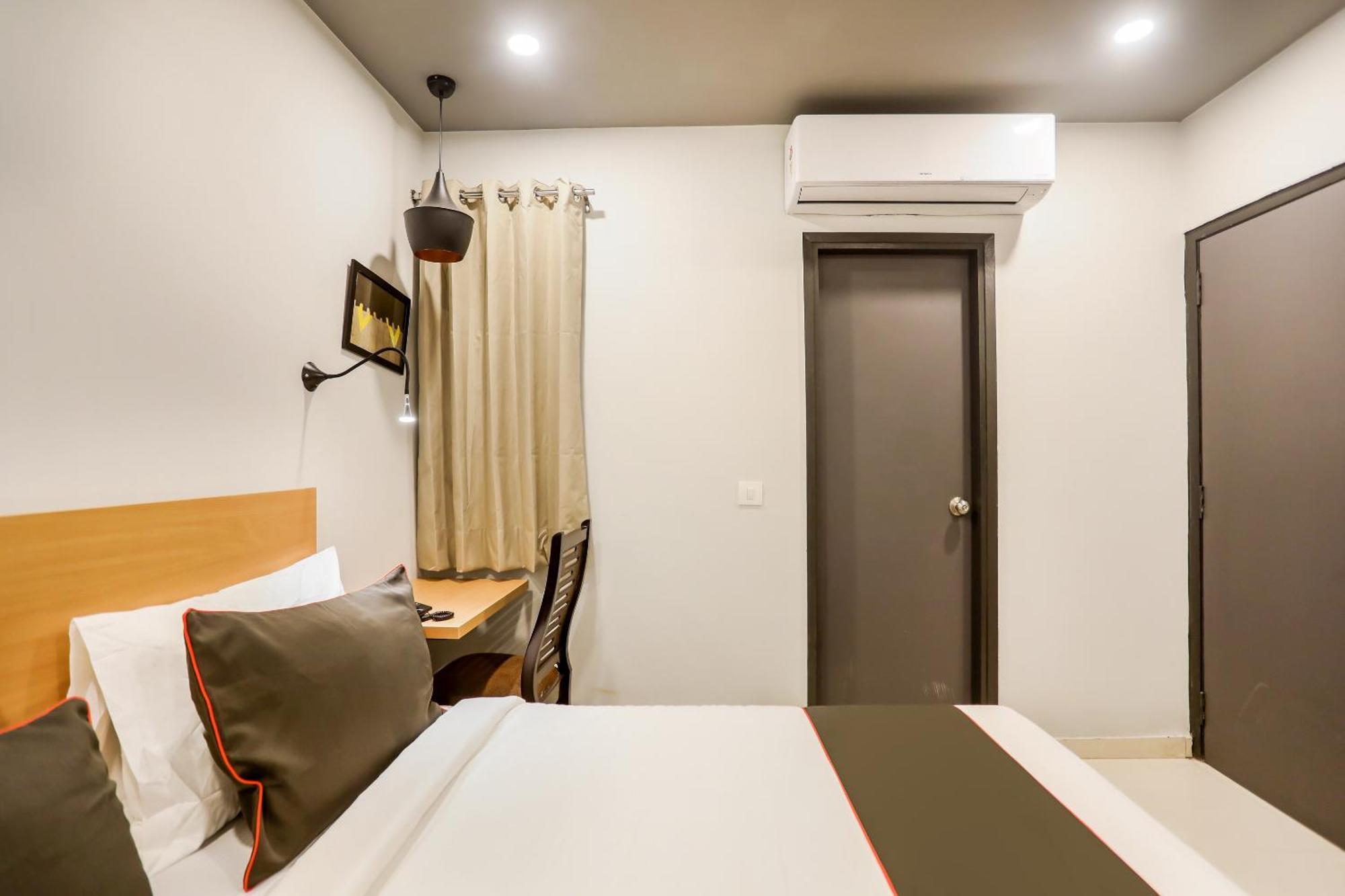 Super Collection O Le Noida Hotel Near Sector 76 Metro Station Exterior foto
